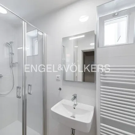 Image 2 - Základní škola Santoška, U Santošky 1, 150 00 Prague, Czechia - Apartment for rent