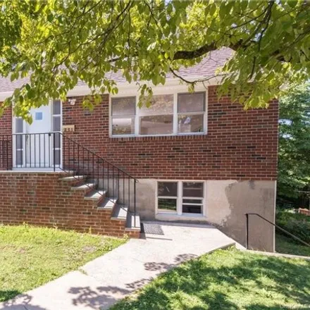 Image 1 - 106 Sweetfield Circle, Dunwoodie Heights, City of Yonkers, NY 10704, USA - House for rent
