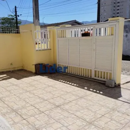 Buy this 2 bed house on Avenida Doutor Altino Arantes in Centro, Caraguatatuba - SP