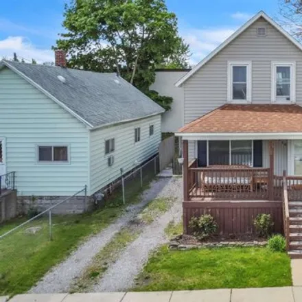 Buy this 3 bed house on 777 East Jane Street in Bay City, MI 48706