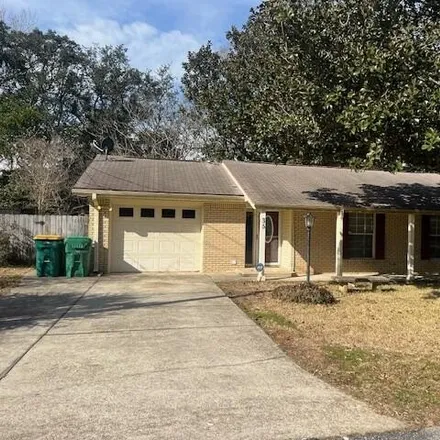 Rent this 4 bed house on 33 Berwick Circle in Lake Lorraine, Okaloosa County