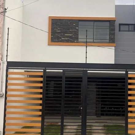 Buy this 3 bed house on Calle Pelícano in Obreros de la Construcción, 44900 Guadalajara