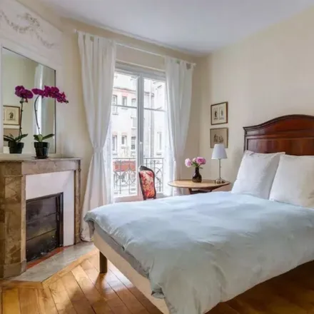 Rent this 1 bed apartment on Carrer de Lluis Vives
