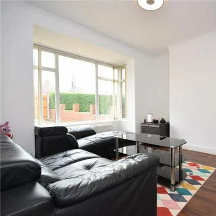 Image 2 - Waincliffe Drive, Leeds, LS11 8ET, United Kingdom - Duplex for rent