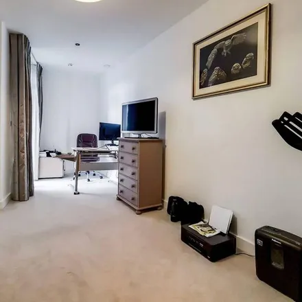 Rent this 3 bed apartment on Daniel Defoe Hall in Lovibond Lane, Greenwich Town Centre
