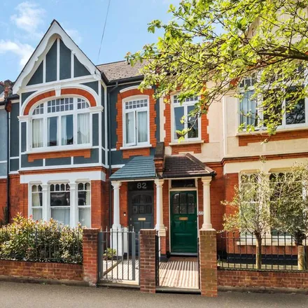 Rent this 5 bed townhouse on Holmdene Avenue in London, SE24 9LE