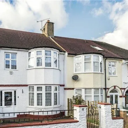 Buy this 3 bed townhouse on Grangecliffe Gardens in London, SE25 6SY