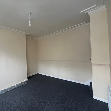 Rent this 2 bed townhouse on Four Lane Ends Allerton Road in Allerton Road, Bradford