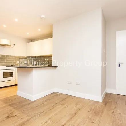 Image 5 - Lidl, Roman Road, London, NW2 6NH, United Kingdom - Apartment for rent