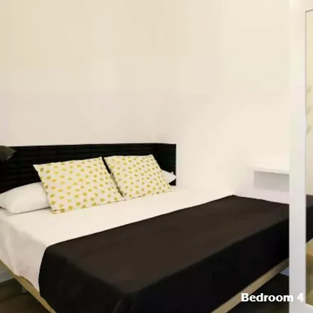 Rent this 1 bed room on Bocadillo de Jamón y Champán in Calle de Fernando VI, 21