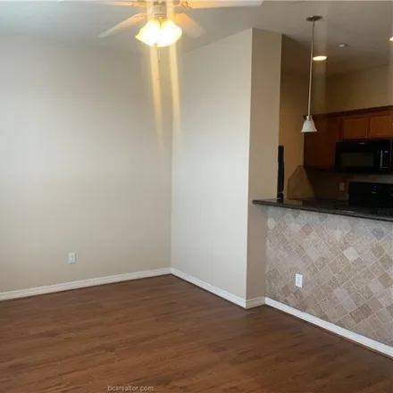 Image 2 - 2098 Holleman Drive West, College Station, TX 77840, USA - Condo for rent