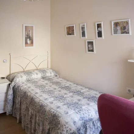 Rent this 3 bed apartment on Calle Profesor Manuel Clavero Arévalo in 41019 Seville, Spain