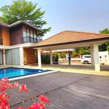 Rent this 4 bed house on Chiang Mai