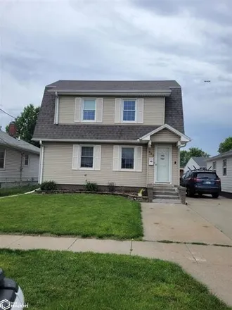 Buy this 3 bed house on 2810 4th Avenue in Council Bluffs, IA 51501