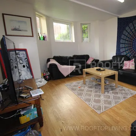 Image 4 - Cross Cliff Road, Leeds, LS6 2AX, United Kingdom - House for rent