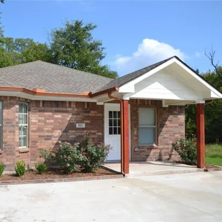 Rent this 3 bed house on 418 East College Street in Sherman, TX 75090