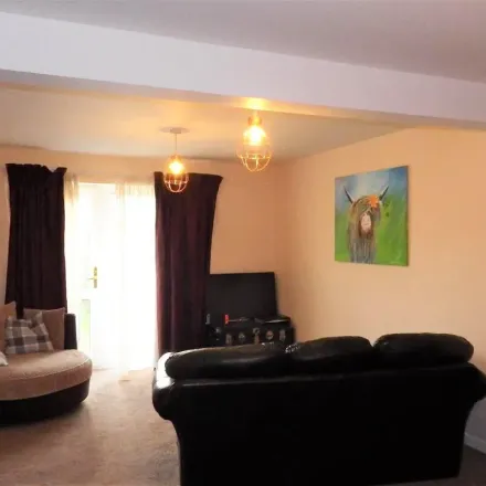 Image 2 - Sherlands Gardens, Merriott, TA16 5RF, United Kingdom - Apartment for rent