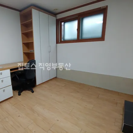 Rent this studio apartment on 서울특별시 관악구 봉천동 967-9