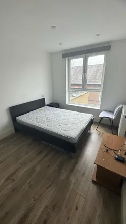 Rent this studio apartment on 2 Dyne Road in London, NW6 7XG