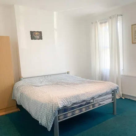 Rent this studio house on Kinnoul Road in London, W6 8NG