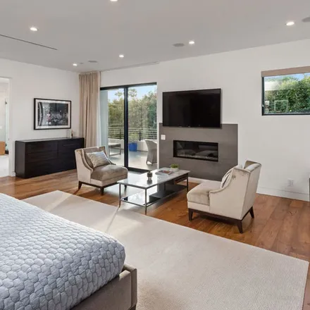 Rent this 4 bed apartment on 631 North Edinburgh Avenue in Los Angeles, CA 90048