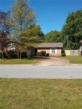 Rent this 3 bed house on 3741 North Whippoorwill Court in Fayetteville, AR 72701