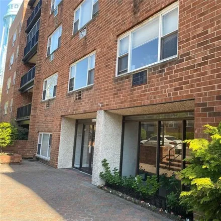 Buy this studio apartment on 101 Lincoln Avenue in Village of Mineola, North Hempstead