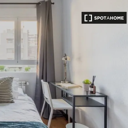 Rent this 4 bed room on Calle del Camino de los Vinateros in 55, 28030 Madrid
