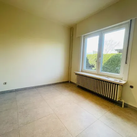 Rent this 4 bed apartment on Claeyssens en Couckuyt Bvba in Latemstraat 93, 9830 Sint-Martens-Latem