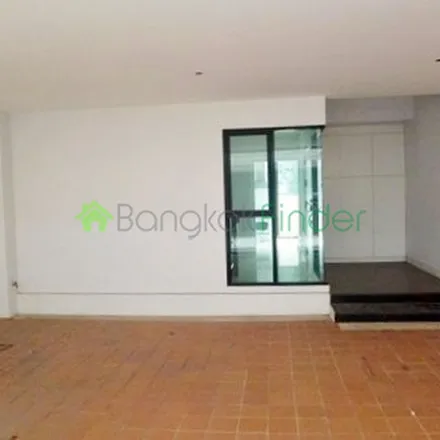 Rent this 4 bed apartment on unnamed road in Din Daeng District, Bangkok 10400