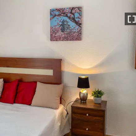 Rent this 4 bed room on Carrer de Terol in 20, 46900 Torrent