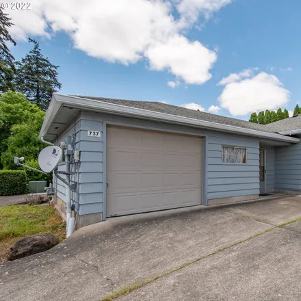 Buy this 3 bed house on 737 Southeast 151st Avenue in Portland, OR 97233