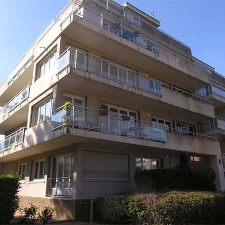 Rent this studio apartment on Avis in Boulevard de Chèvre Morte, 21240 Talant