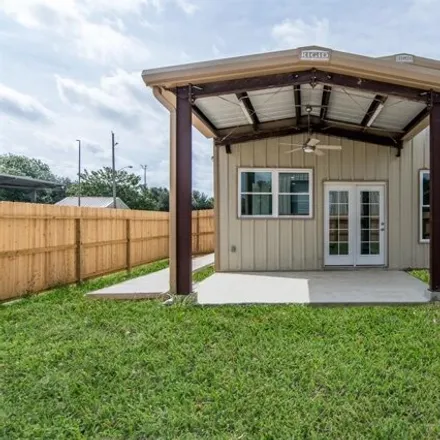 Buy this 2 bed house on 400 South Chestnut Street in Tomball, TX 77375