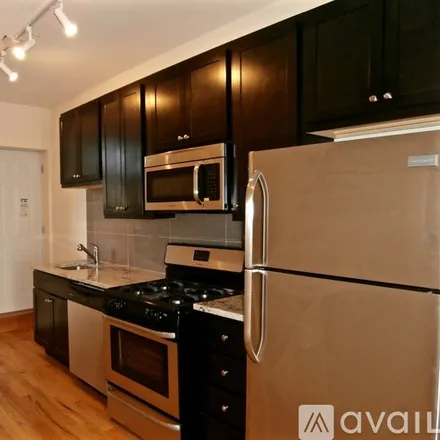 Rent this 3 bed apartment on 6703 N Clark St