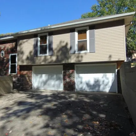Buy this 3 bed house on 637 Montgomery Street in Clinton, MO 64735