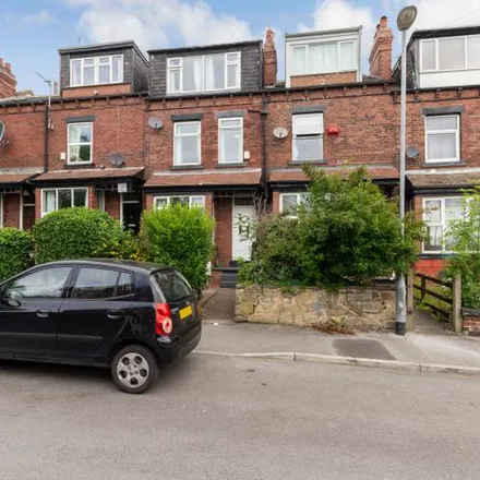 Rent this 8 bed apartment on Back Stanmore Place in Leeds, LS4 2SH