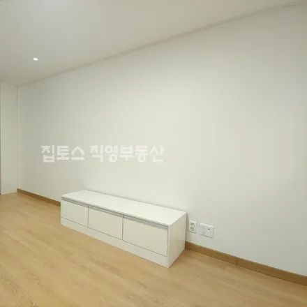 Rent this 1 bed apartment on 서울특별시 강남구 역삼동 663-30