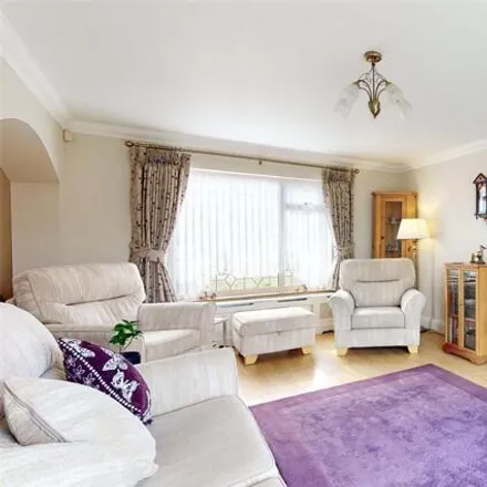 Image 7 - Curlew Crescent, Basildon, SS16 5HR, United Kingdom - House for sale