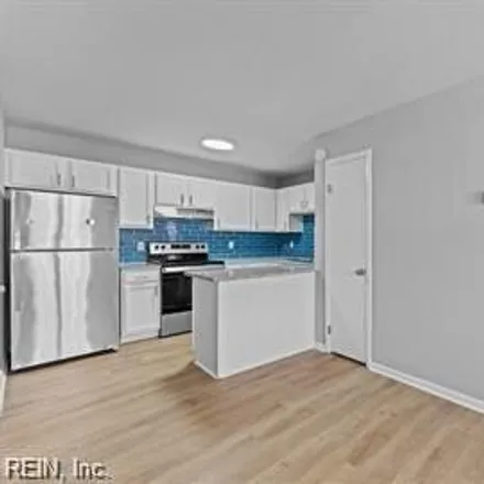 Image 2 - 9609 18th Bay Street, North Camellia Acres, Norfolk, VA 23518, USA - Apartment for rent