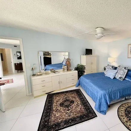 Rent this 2 bed condo on Riviera Beach in FL, 33404
