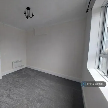 Image 5 - Laurenco's, Castle Street, High Wycombe, HP13 6LJ, United Kingdom - Apartment for rent
