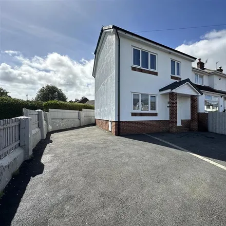 Rent this 3 bed house on 47 Whitfield Lane in Heswall, CH60 7SB