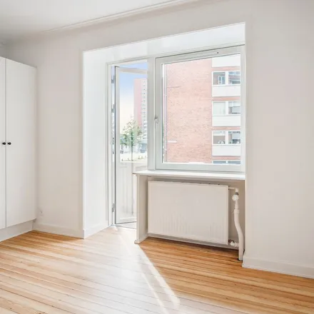Rent this 3 bed apartment on Langenæs Allé 10 in 8000 Aarhus C, Denmark