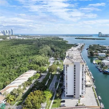 Image 3 - 2500 Northeast 135th Street, Keystone Islands, North Miami, FL 33181, USA - Condo for sale