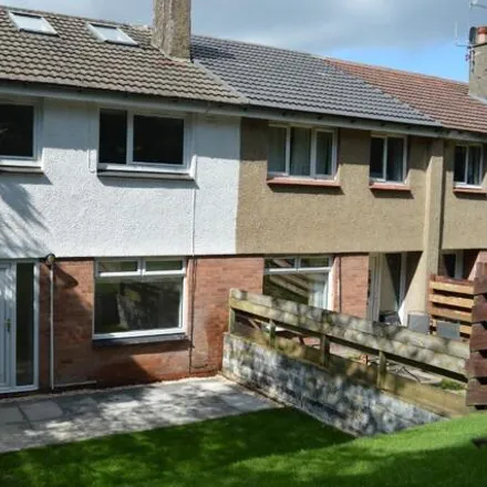 Rent this 3 bed townhouse on Shawwood Crescent in Newton Mearns, G77 5BY