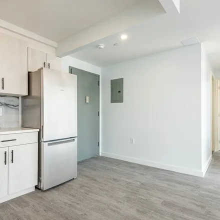 Image 3 - 25-84 31st Street, New York, NY 11102, USA - Apartment for rent