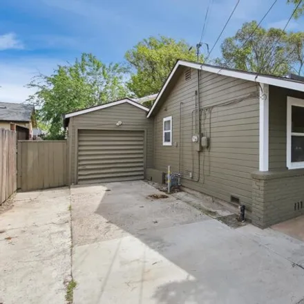 Buy this 2 bed house on 4127 Arlington Avenue in Sacramento, CA 95820