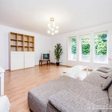 Rent this 2 bed apartment on Mundsburger Brücke in Hartwicusstraße, 22087 Hamburg