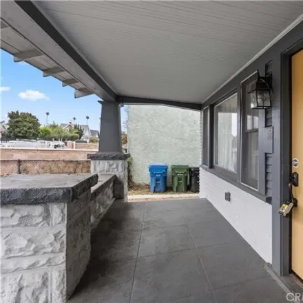 Image 3 - 682 West 42nd Street, Los Angeles, CA 90037, USA - House for sale